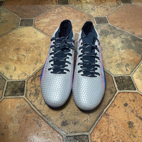 Cleats - Picture 4 of 5